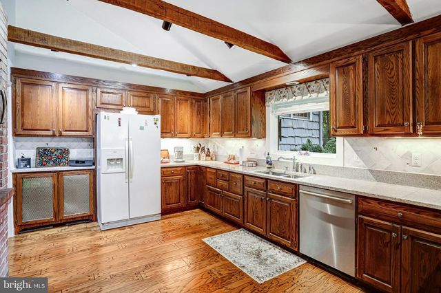 1075 MANNING ST, Great Falls, VA 22066
