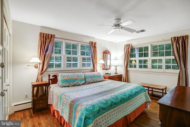 1075 MANNING ST, Great Falls, VA 22066