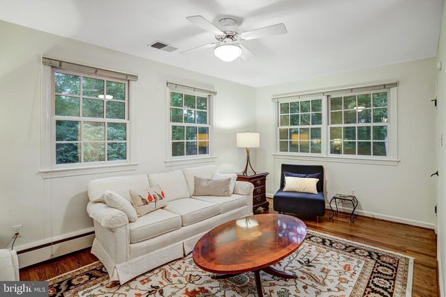 1075 MANNING ST, Great Falls, VA 22066