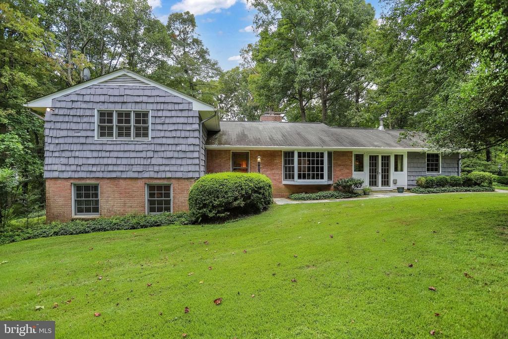 1075 MANNING ST, Great Falls, VA 22066