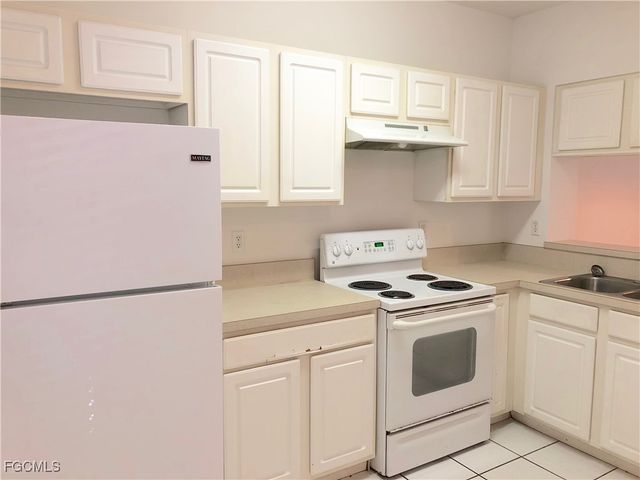 8073 Pacific Beach DR, Fort Myers, FL 33966