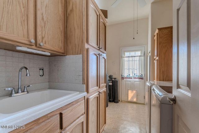 1535 Lincoln Circle, Silver Springs, NV 89429