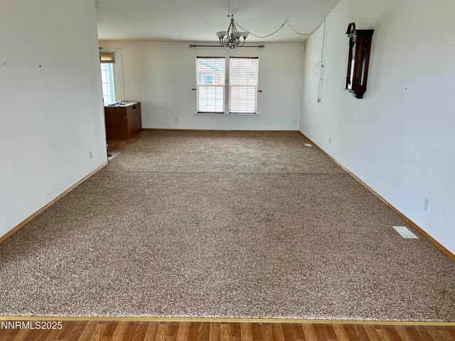 1535 Lincoln Circle, Silver Springs, NV 89429