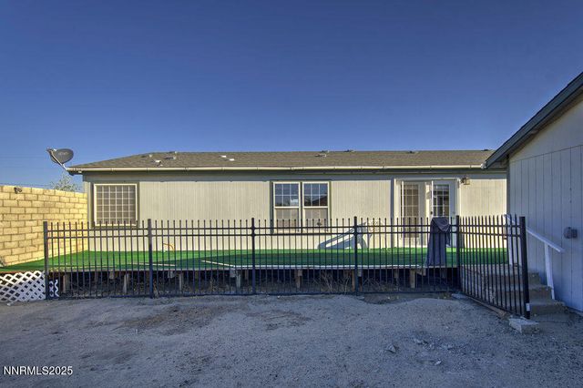 1535 Lincoln Circle, Silver Springs, NV 89429