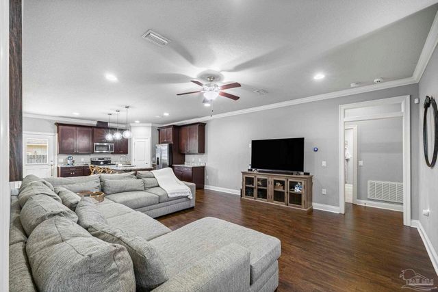 2136 Nina St, Navarre, FL 32566