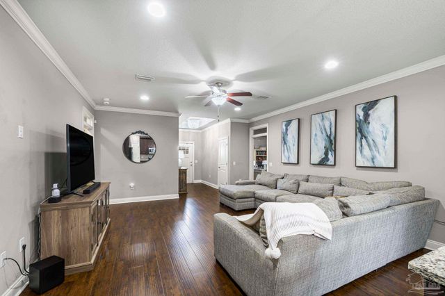 2136 Nina St, Navarre, FL 32566