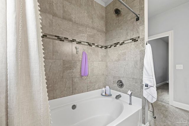 2136 Nina St, Navarre, FL 32566