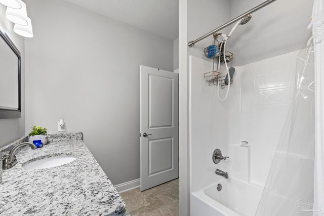 2136 Nina St, Navarre, FL 32566