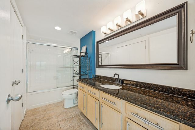 2502 Live Oak Street 228, Dallas, TX 75204