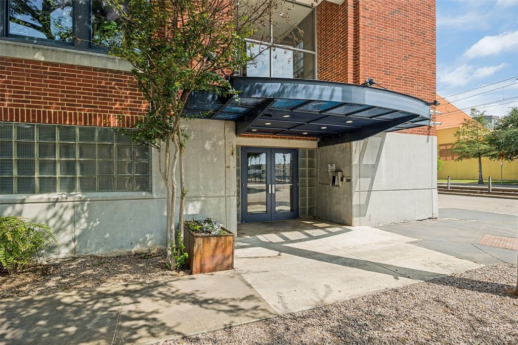 2502 Live Oak Street 228, Dallas, TX 75204