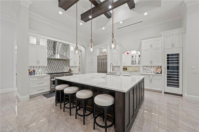 6641 Edgecumbe DR, Naples, FL 34119