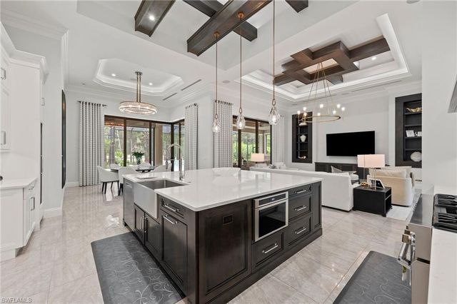 6641 Edgecumbe DR, Naples, FL 34119