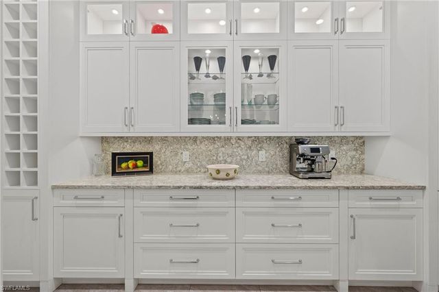 6641 Edgecumbe DR, Naples, FL 34119