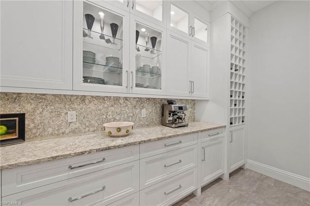 6641 Edgecumbe DR, Naples, FL 34119