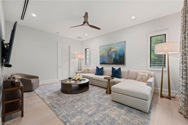 6641 Edgecumbe DR, Naples, FL 34119
