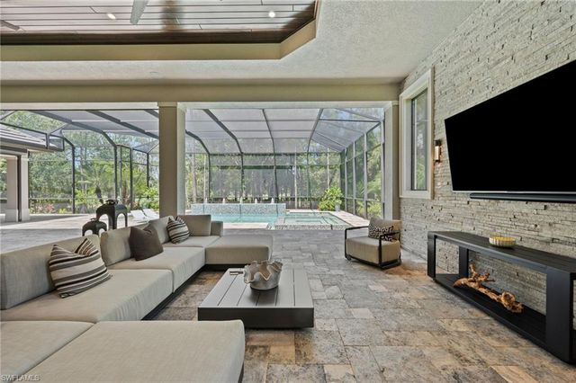 6641 Edgecumbe DR, Naples, FL 34119
