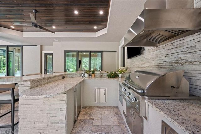 6641 Edgecumbe DR, Naples, FL 34119