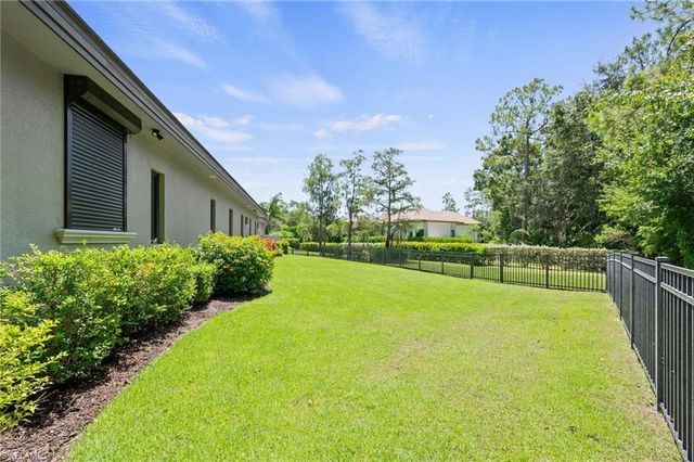 6641 Edgecumbe DR, Naples, FL 34119
