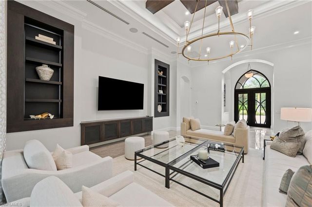 6641 Edgecumbe DR, Naples, FL 34119
