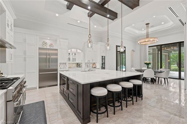 6641 Edgecumbe DR, Naples, FL 34119