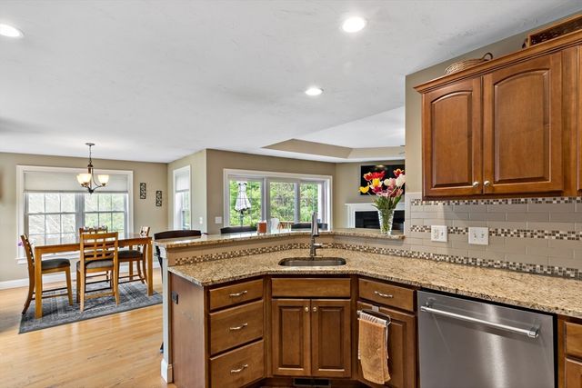 195 Alanita Dr, Taunton, MA 02780