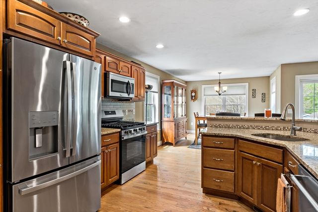 195 Alanita Dr, Taunton, MA 02780