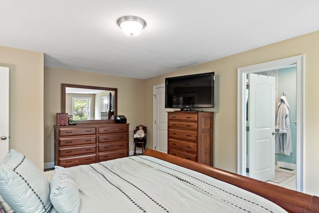 195 Alanita Dr, Taunton, MA 02780