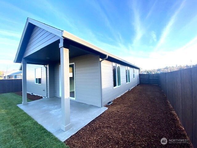 520 Rainbow Way, Kelso, WA 98626