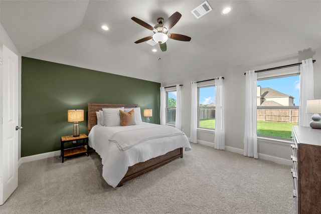 1050 Hesselridge Drive, Hewitt, TX 76643