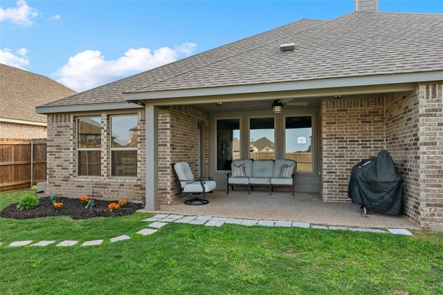 1050 Hesselridge Drive, Hewitt, TX 76643