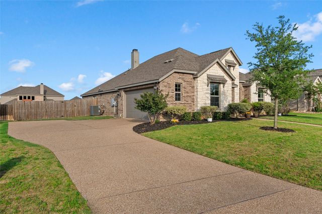 1050 Hesselridge Drive, Hewitt, TX 76643