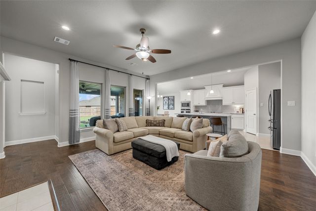 1050 Hesselridge Drive, Hewitt, TX 76643