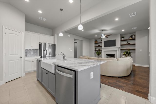 1050 Hesselridge Drive, Hewitt, TX 76643