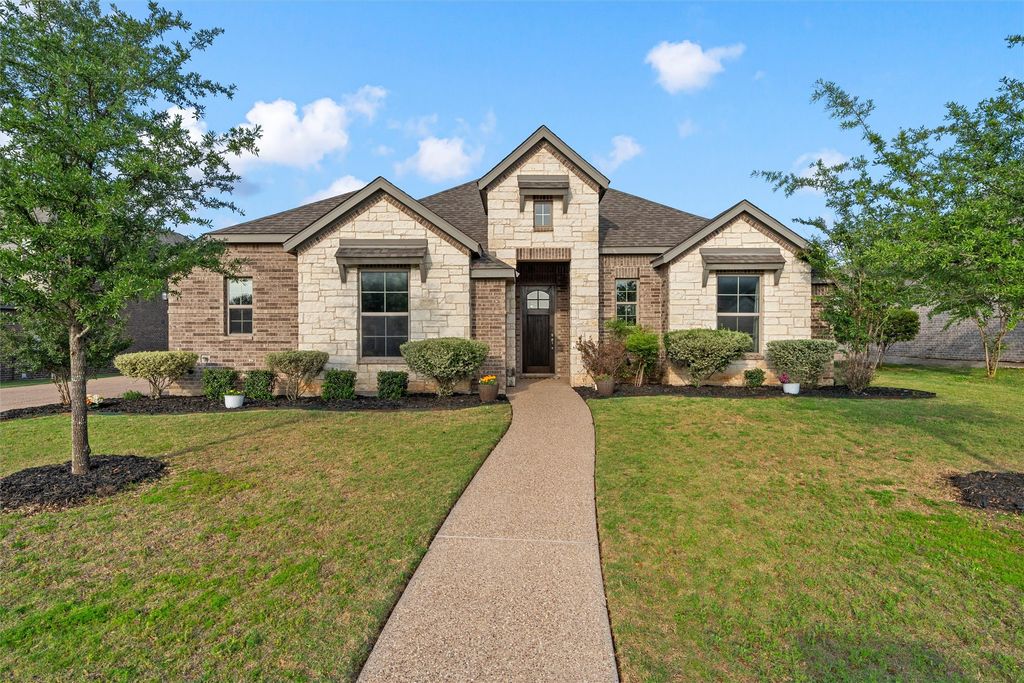 1050 Hesselridge Drive, Hewitt, TX 76643