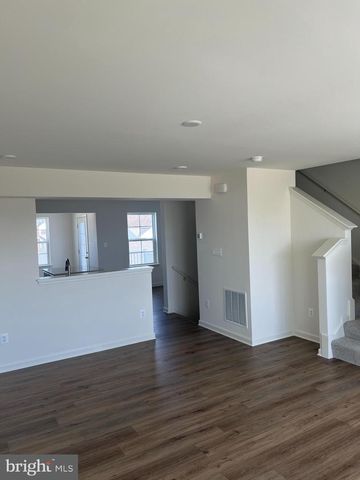 167 CLIFTON MNR, Falling Waters, WV 25419