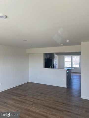 167 CLIFTON MNR, Falling Waters, WV 25419