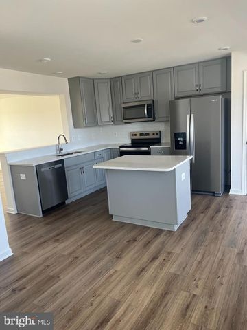 167 CLIFTON MNR, Falling Waters, WV 25419