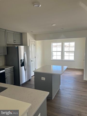 167 CLIFTON MNR, Falling Waters, WV 25419