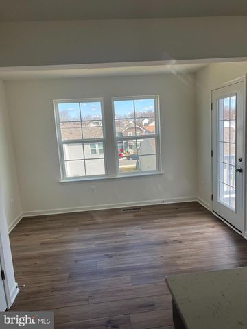 167 CLIFTON MNR, Falling Waters, WV 25419