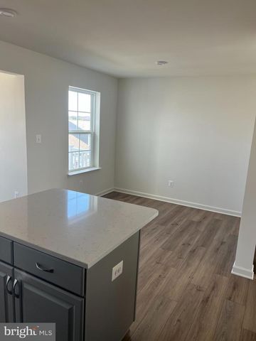 167 CLIFTON MNR, Falling Waters, WV 25419