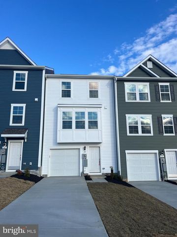 167 CLIFTON MNR, Falling Waters, WV 25419