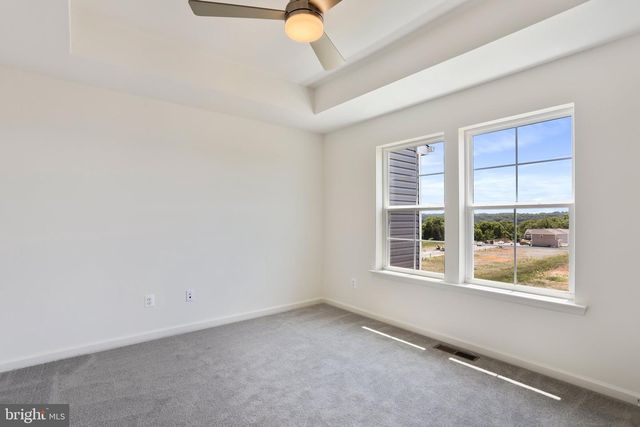 167 CLIFTON MNR, Falling Waters, WV 25419