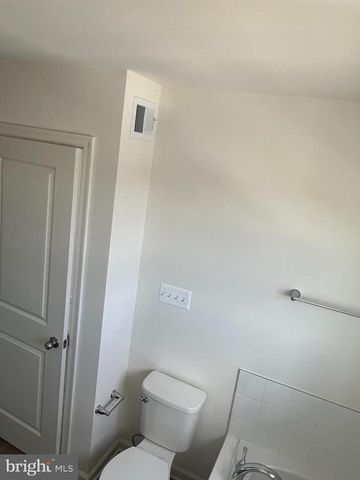 167 CLIFTON MNR, Falling Waters, WV 25419