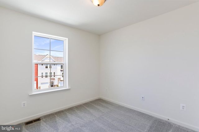 167 CLIFTON MNR, Falling Waters, WV 25419