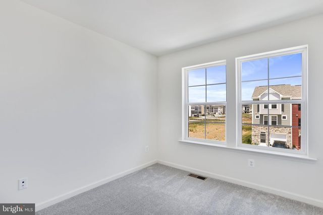 167 CLIFTON MNR, Falling Waters, WV 25419