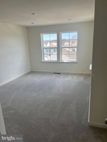 167 CLIFTON MNR, Falling Waters, WV 25419