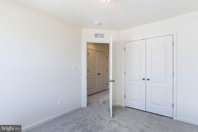 167 CLIFTON MNR, Falling Waters, WV 25419