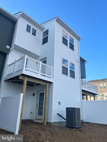 167 CLIFTON MNR, Falling Waters, WV 25419