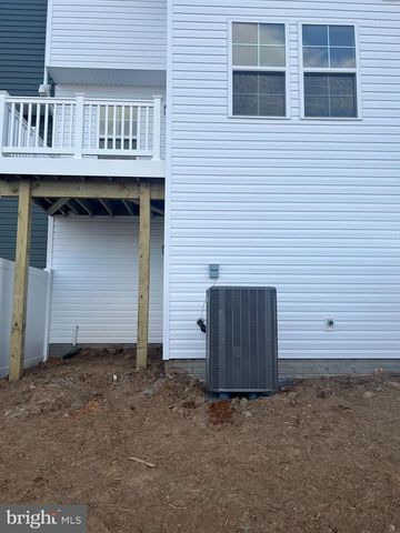 167 CLIFTON MNR, Falling Waters, WV 25419