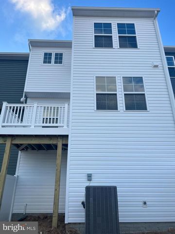 167 CLIFTON MNR, Falling Waters, WV 25419